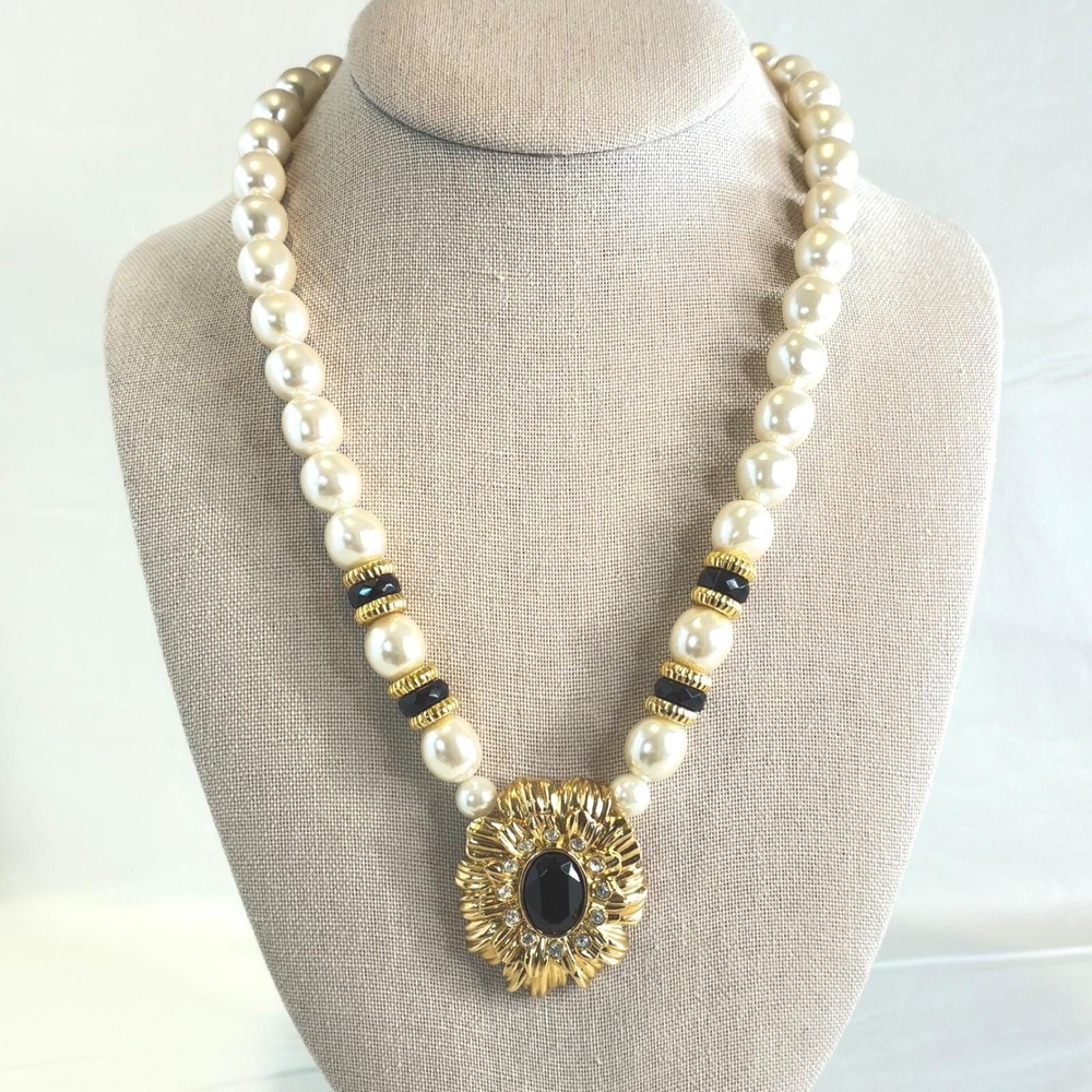 KJL for Avon Faux Pearl Onyx Necklace Vintage Rhinestone Flower Pendant 21"